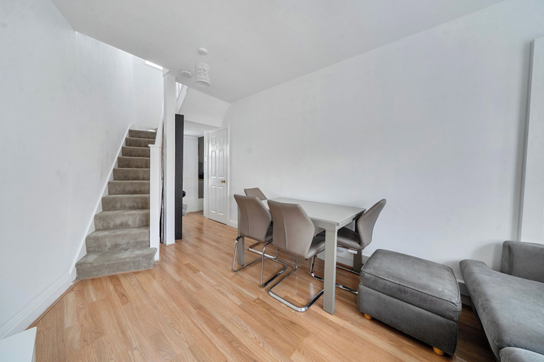 Interior 2, Hounslow Hideaway Cottage, London