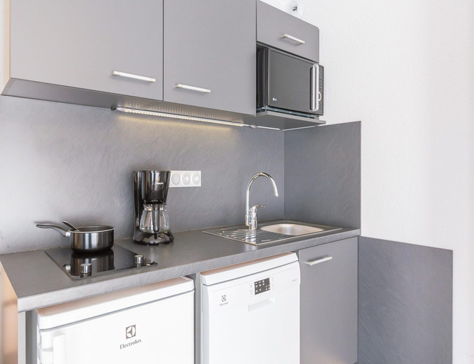 Private kitchen, Bright Studio With Cosy Sleeping Corner, Isère
