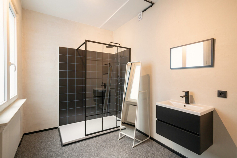 Bathroom 3, Spacious 2BR Stay for 14 by Grand Central, Antwerpen
