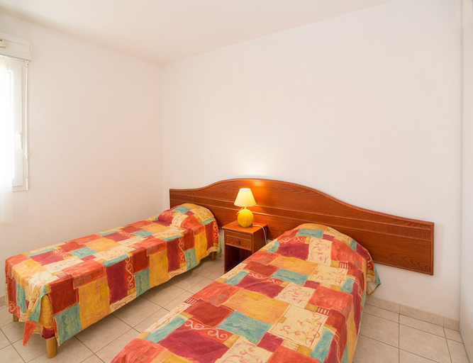 Room 2, Golfside Apartment With Terrace, Hérault