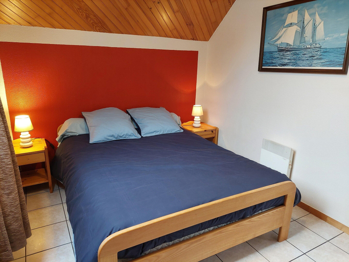 Room 4, Breton Stone Cottage by Sandy Beaches, Finistère