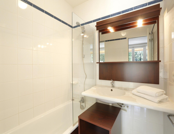 Bathroom, 2-person Studio Overlooking the River, Ardèche