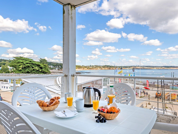 Balcony 4, Beach Flat With Pool, Finistère