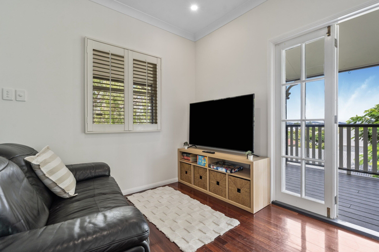 Living room 2, Relaxing Stay Near Brisbane's Cultural Heart, Norman Park