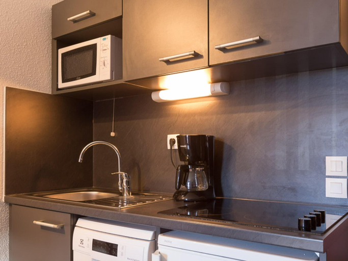 Private kitchen, Les Deux Alpes Residence for 2, Isère