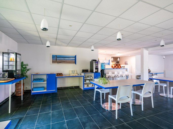 Dining 2, Normandy Coastal Stay for 4, Landes