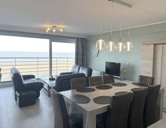 Dining 2, Blankenberge Apartment With Seaview, West-Vlaanderen