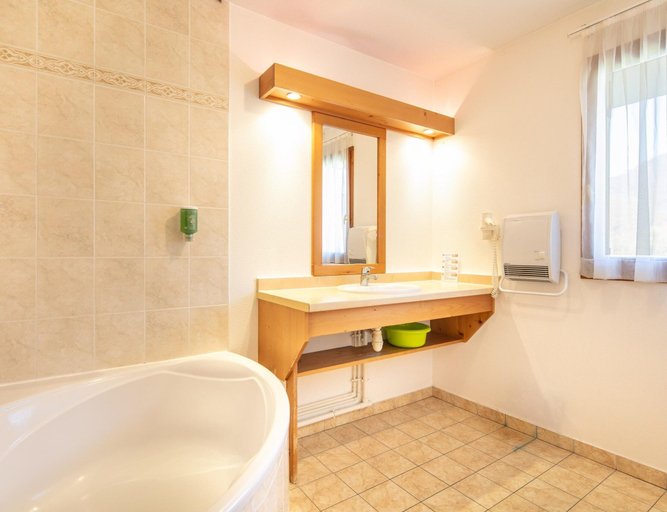 Bathroom, Nature-focused 5-guest Studio, Haute-Savoie