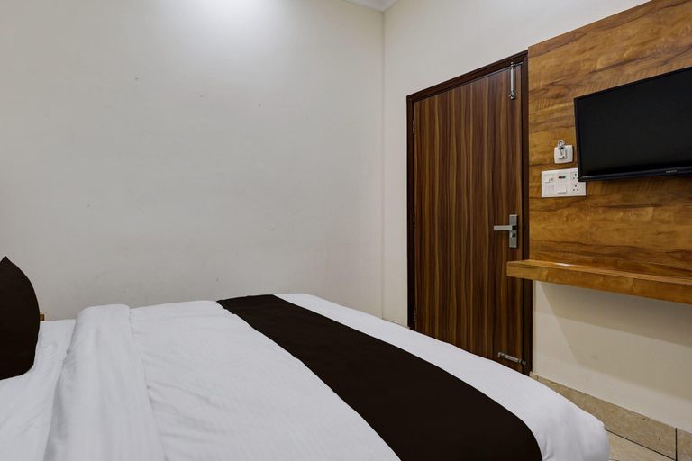 Room 5, Collection O Ambedkar Chowk, Amritsar
