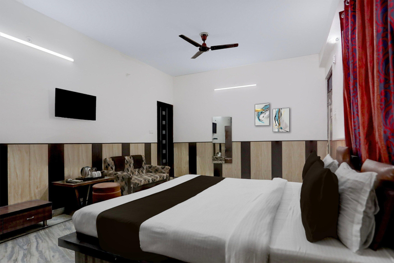 Room 5, Deluxe Pushp Vatika, Varanasi