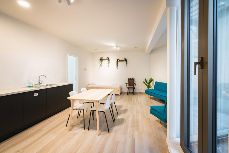 Dining 3, Comfy Stay for 10 Near Antwerp Station, Antwerpen