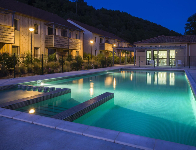 Pool 2, Stay Near Prehistoric Sites, Dordogne