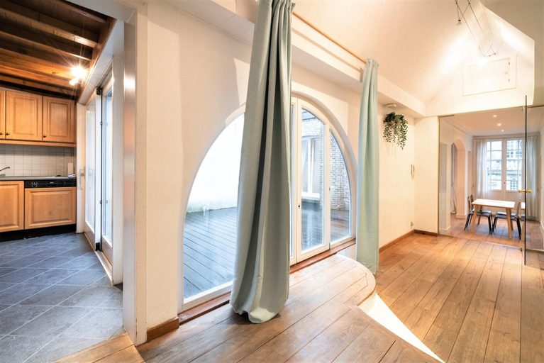 Living room 2, Deluxe Capital Street Stay for 12, Antwerpen