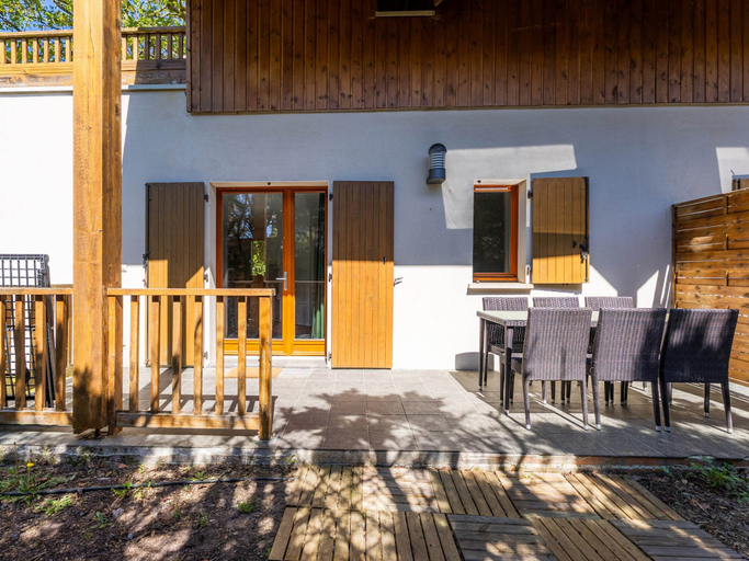 Outdoor dining 2, Apartment in Lacanau Near Beach, Gironde
