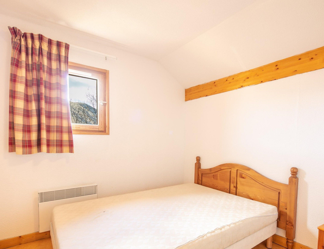 Room 2, Mountain apartment with alpine comfort, Savoie
