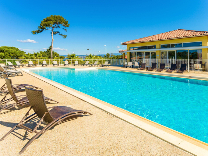 Pool 5, Var Coast Duplex Apartment for 8, Var
