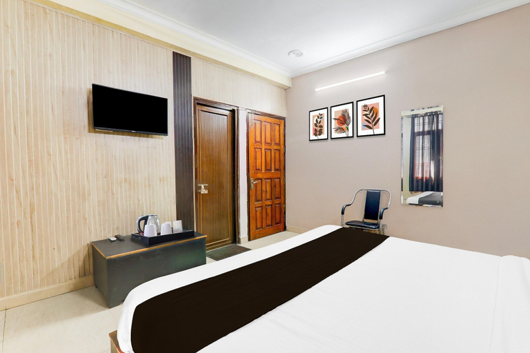 Room 3, Classic With Balcony Sharda Nagar, Lucknow