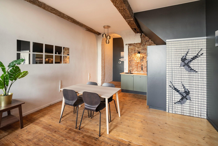 Dining 3, Spacious Riverside Apartment for 9, Antwerpen
