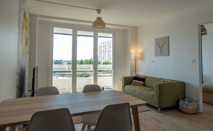 Living area 4, Private Room in a Shared Apartment - Bron, Rhône