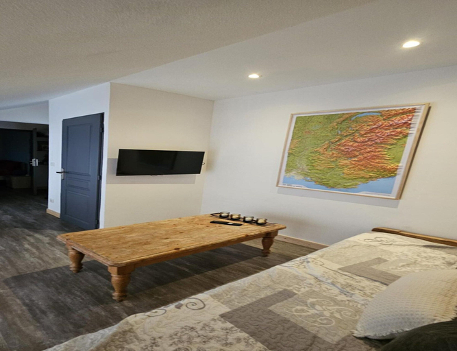 Living room, Alpine Retreat With Balcony and Parking, Savoie