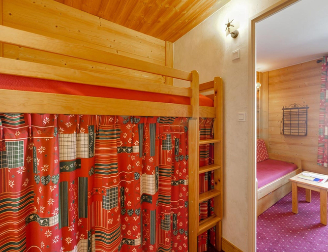 Room, Duplex Stay for 3 With Ski Access, Isère
