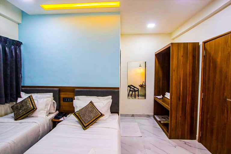 Others 3, LiLium Hotels, Pune