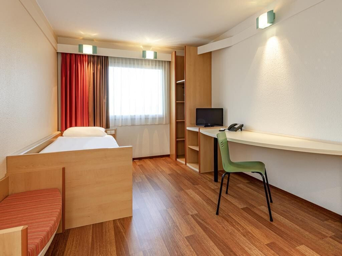 Bedroom 4, ibis Berlin City Potsdamer Platz, Berlin