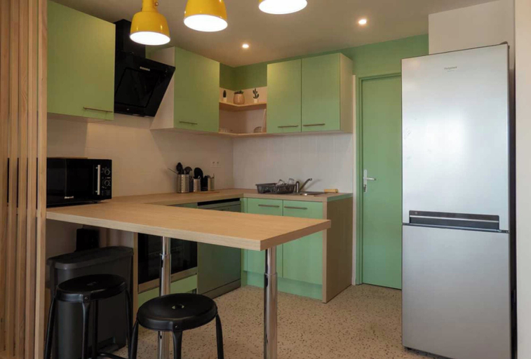 Private kitchen 3, Private Room in a Shared Apartment - Bron, Rhône
