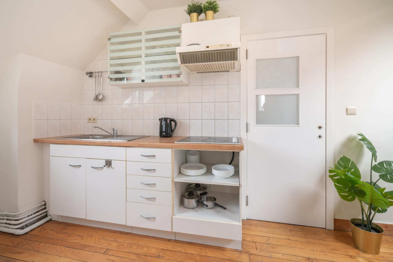 Private kitchen, Aesthetic 2BR Apartment in Antwerp, Antwerpen