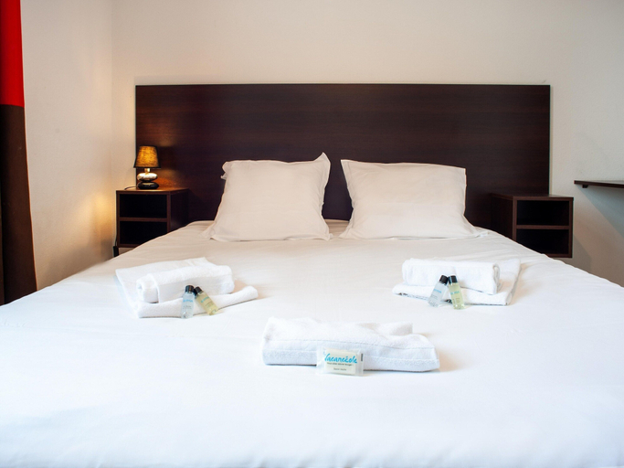 Room 4, Retreat, Heated Pool & 2 Beds, Côtes-d'Armor
