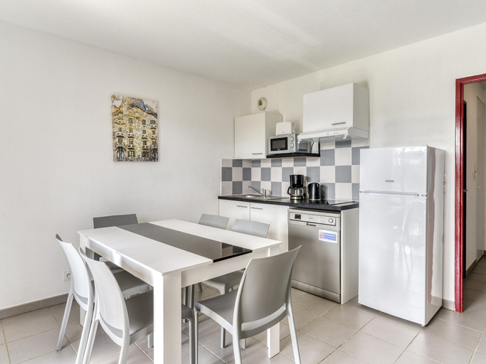 Dining 4, Chic Family Flat With Pool, Sauna, Pyrénées-Orientales