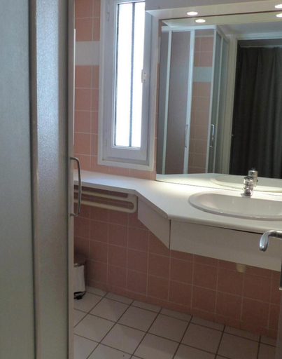 Bathroom, Mezzanine Cottage for 6 in Ardeche, Ardèche