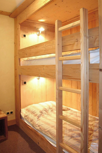 Room 2, Inviting Apartment With Balcony or Terrace, Isère