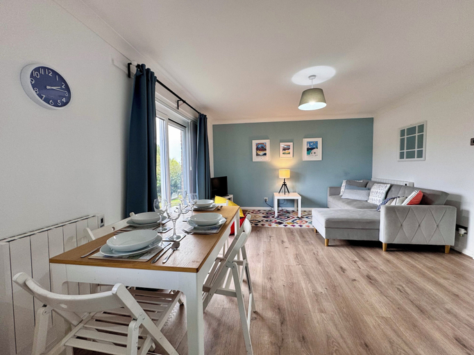 Dining, Mariner's Apartment by Week2Week, North Tyneside