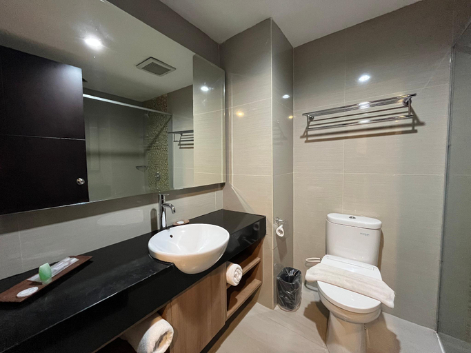 bathroom 8