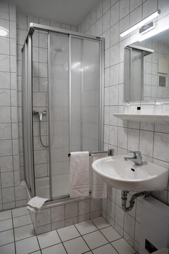 Bathroom 4, Zum Schultenhof, Bochum