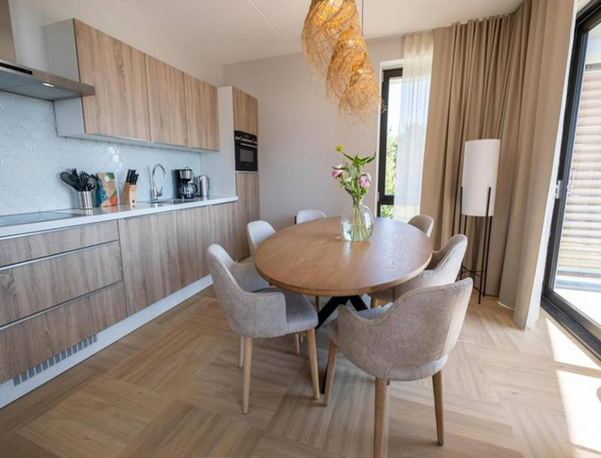Private kitchen, Water's Edge Wellness Retreat With Sauna