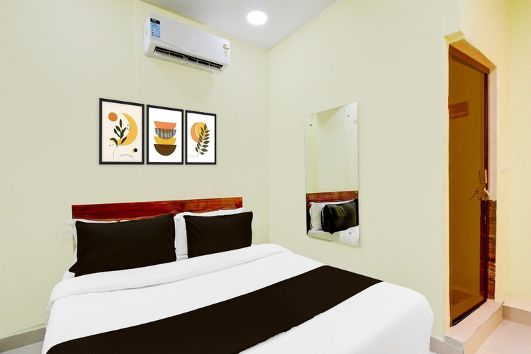 Room 4, Classic Shree Srinivasa Hotel, Ranga Reddy