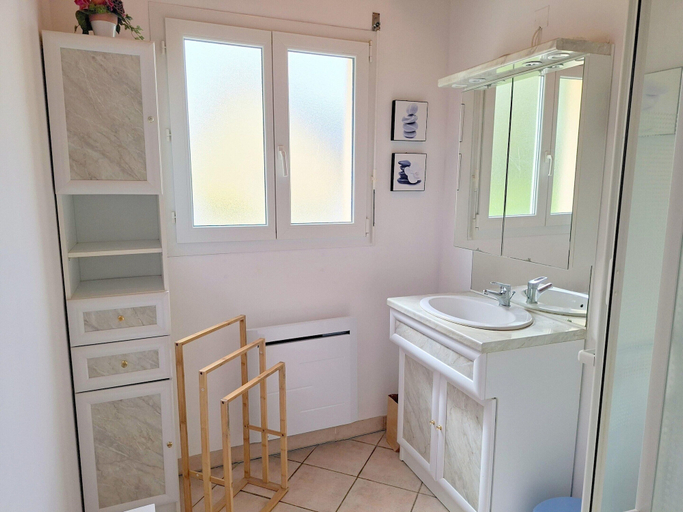 Bathroom 4, Coastal Garden Retreat Near Sandy Beach, Finistère
