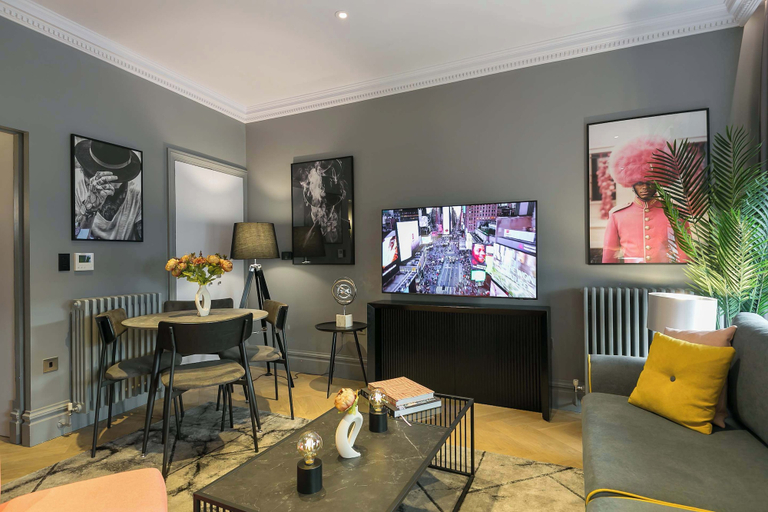 Living area 5, The Chambers - Covent Garden - by Frankie, London