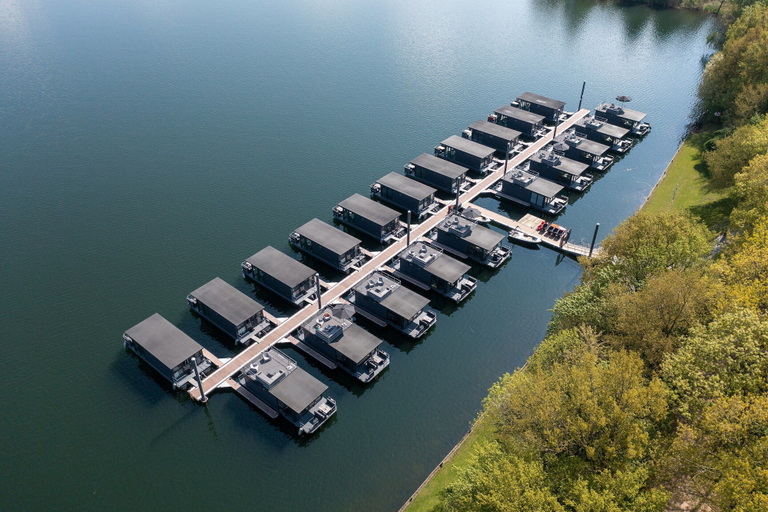 Others 5, Houseboat at Mookerplas, Mook en Middelaar