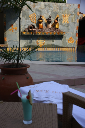 Sport & Beauty 2, Royal Nick Hotel, Tema
