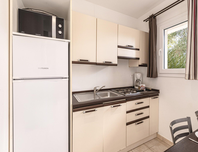 Private kitchen, Spacious Villa Stay for 6, Solenzara, Corse-du-Sud