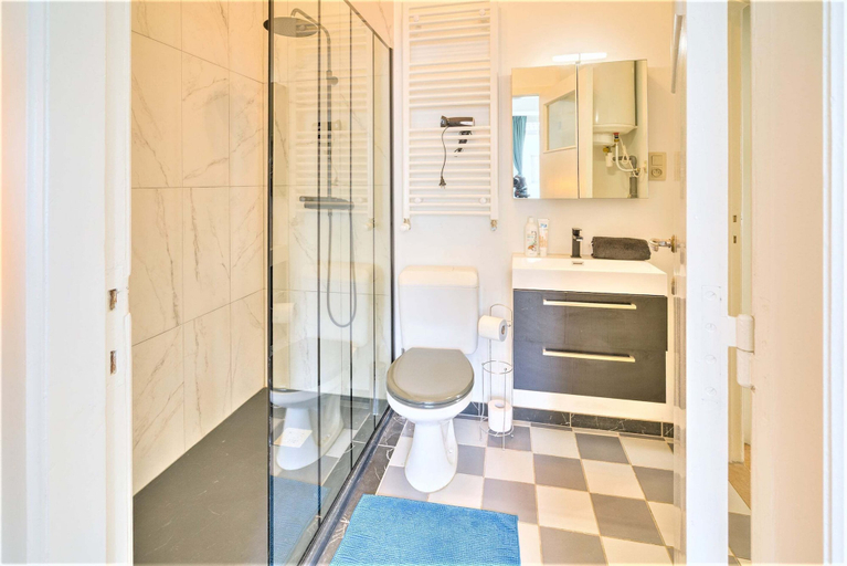 Bathroom 3, 1-bedroom Lodge in Antwerp Centre, Antwerpen