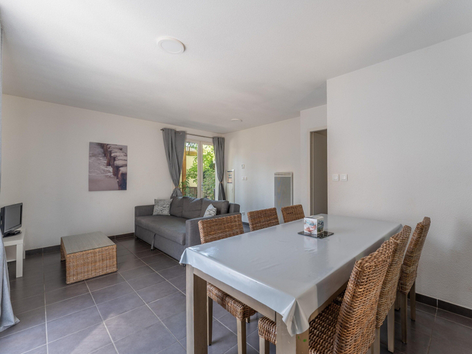 Dining, Lacanau Stay, 100m to Lake & Pool, Gironde