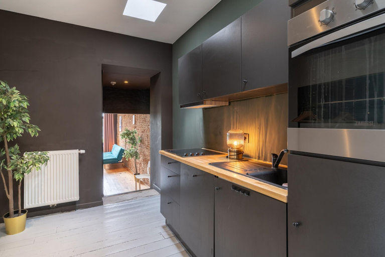 Private kitchen 4, Riverfront apartment for 9-guests, Antwerpen