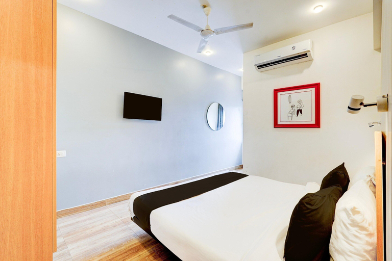 Room 2, Deluxe Townhouse Tirupati, Chittoor