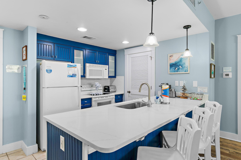 Private kitchen 2, Pilot House 322, Walton