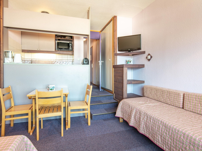 Living room 2, Compact Alpine Stay for 3 in Doucy, Savoie