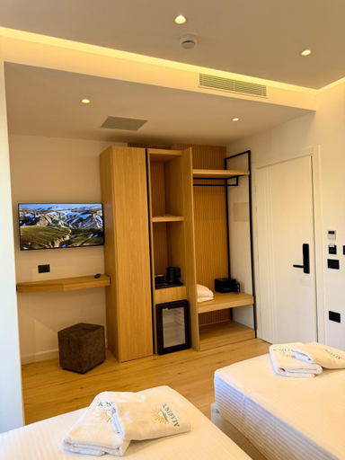 Others 3, Marisol Hotel, Sarandës